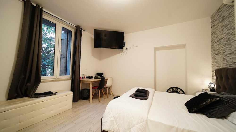 Langolo Di Laura Borgo Roma Destiny Home 3 فيرونا الغرفة الصورة
